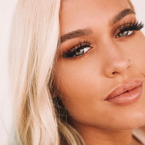 BNIB HUDA BEAUTY - Luxe Silk Lashes in Lottie #19 - Picture 3 of 7